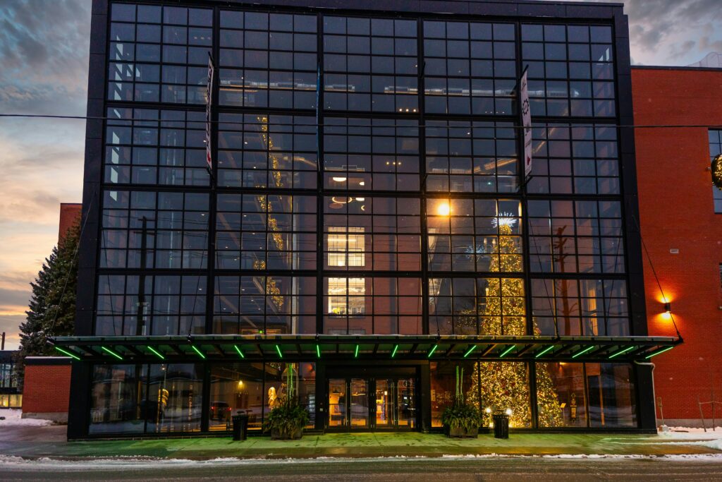 Commercial window tint protects retail merchandise, supports healthcare privacy, improves restaurant ambiance, and more.